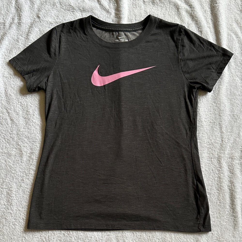 Nike Women's Short Sleeve Dri-Fit Gray T-Shirt with Pink Swoosh Logo Size Small